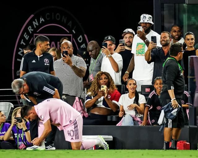 8868体育-带不动就自己来！啥叫降维打击？请看绝杀梅西！